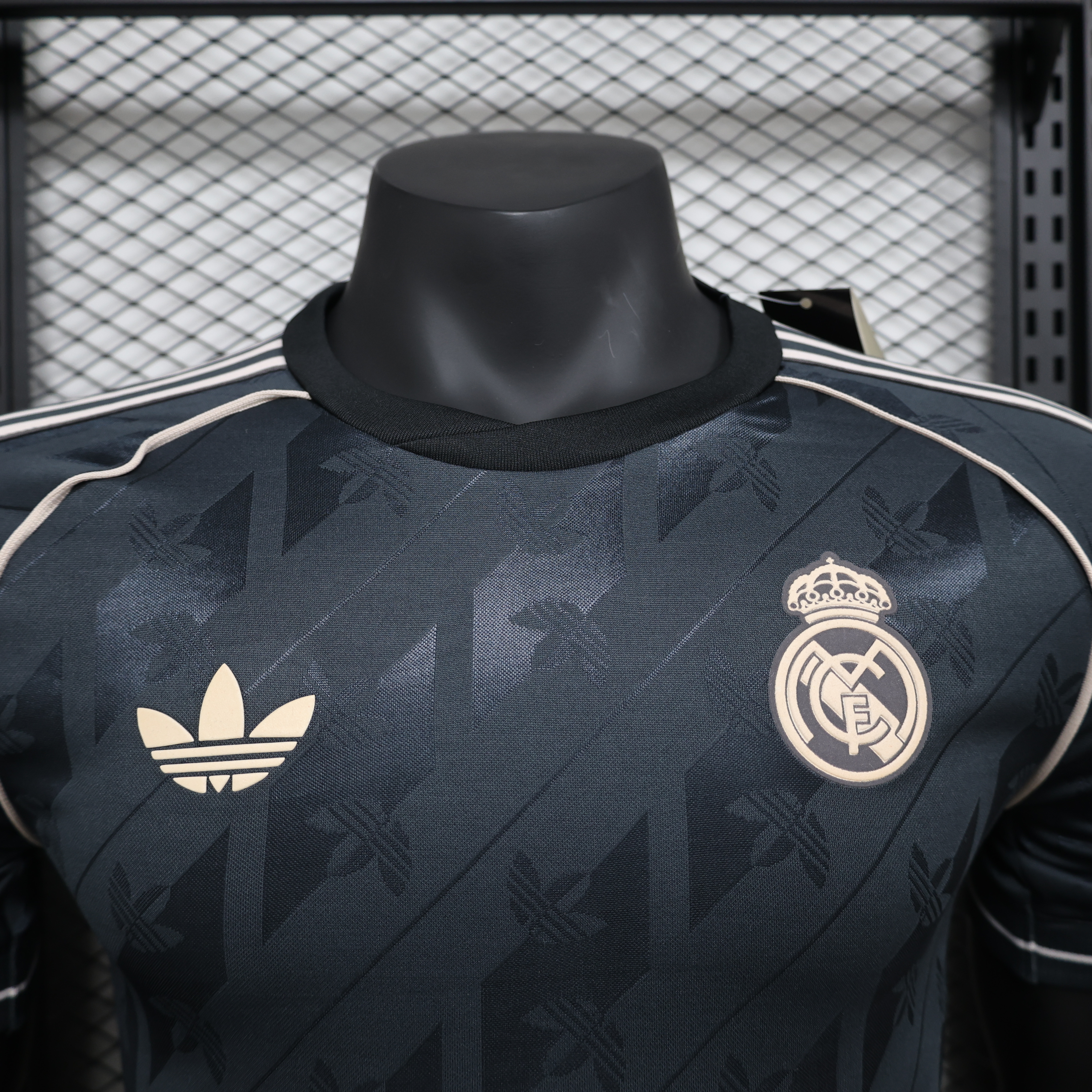 2024/2025 Real Madrid Black Pattern Retro Short-Sleeve Jersey ( Player )