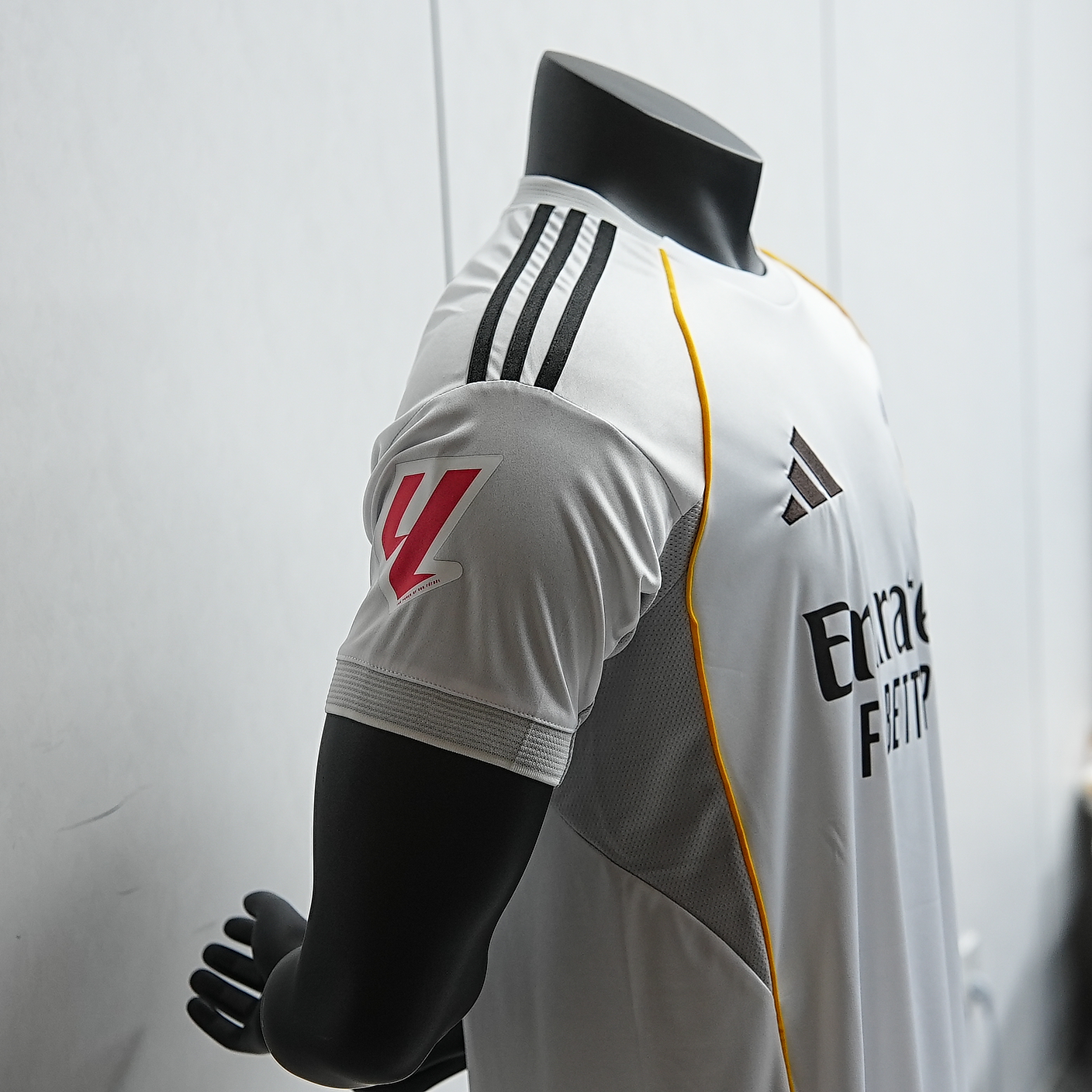 2025/2026 Real Madrid Second-Away-Sports-Short-Sleeved-Jersey ( Fan )