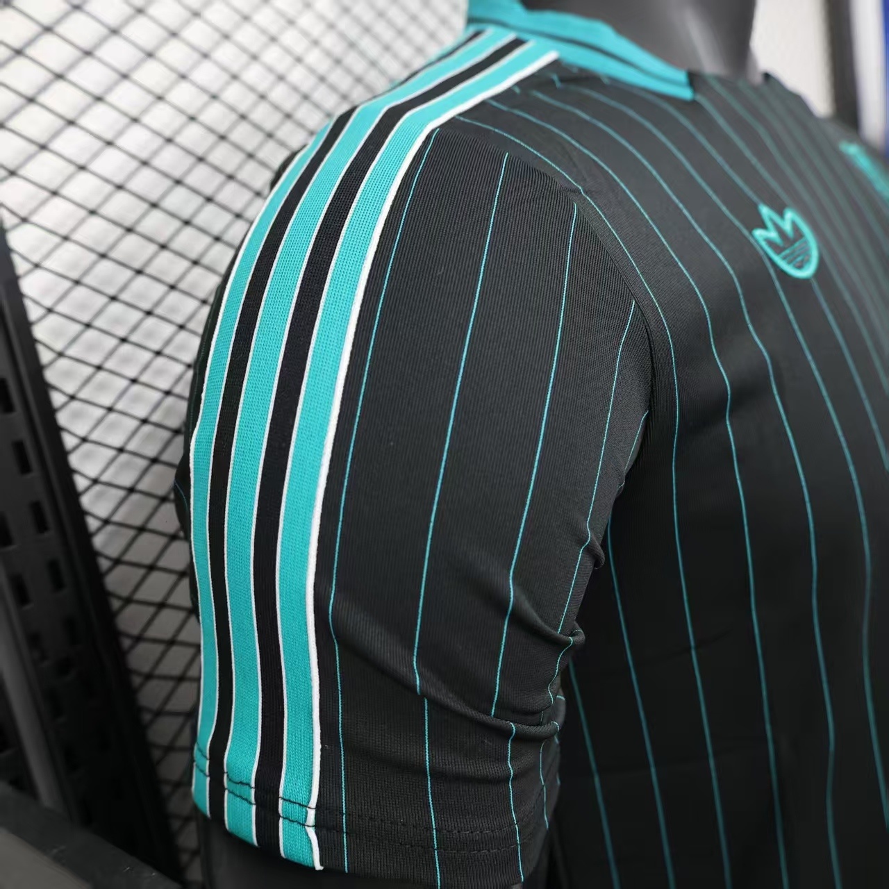 2025/2026 Liverpool Short-Sleeve Football Jersey Black Casual Style (Fan)