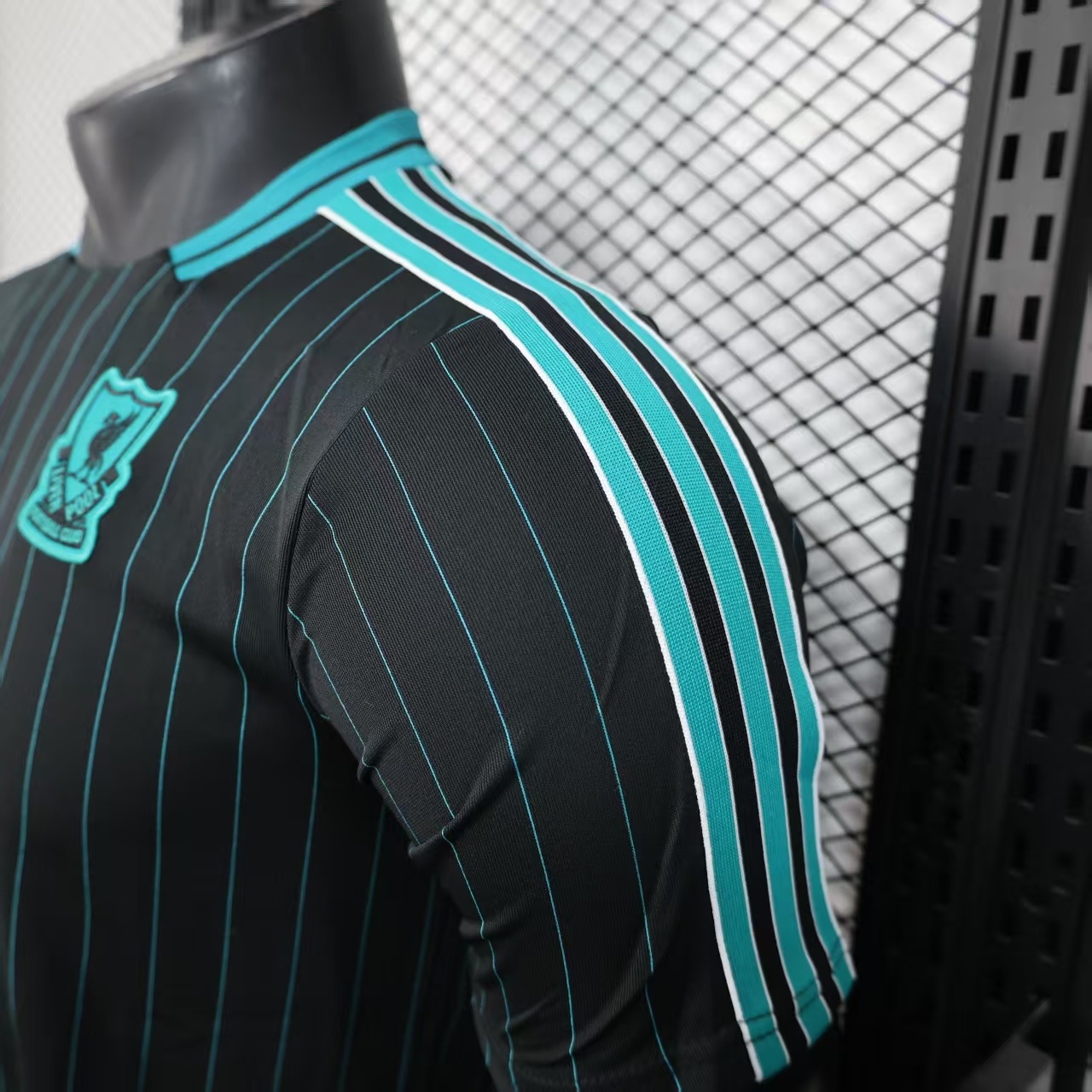 2025/2026 Liverpool Short-Sleeve Football Jersey Black Casual Style (Fan)