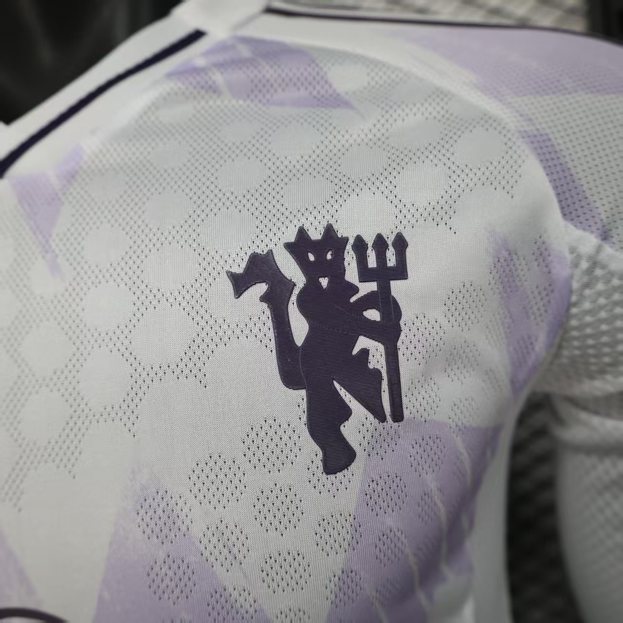 2025-2026 Manchester United away quick-dry long sleeve football jersey (player-version) 