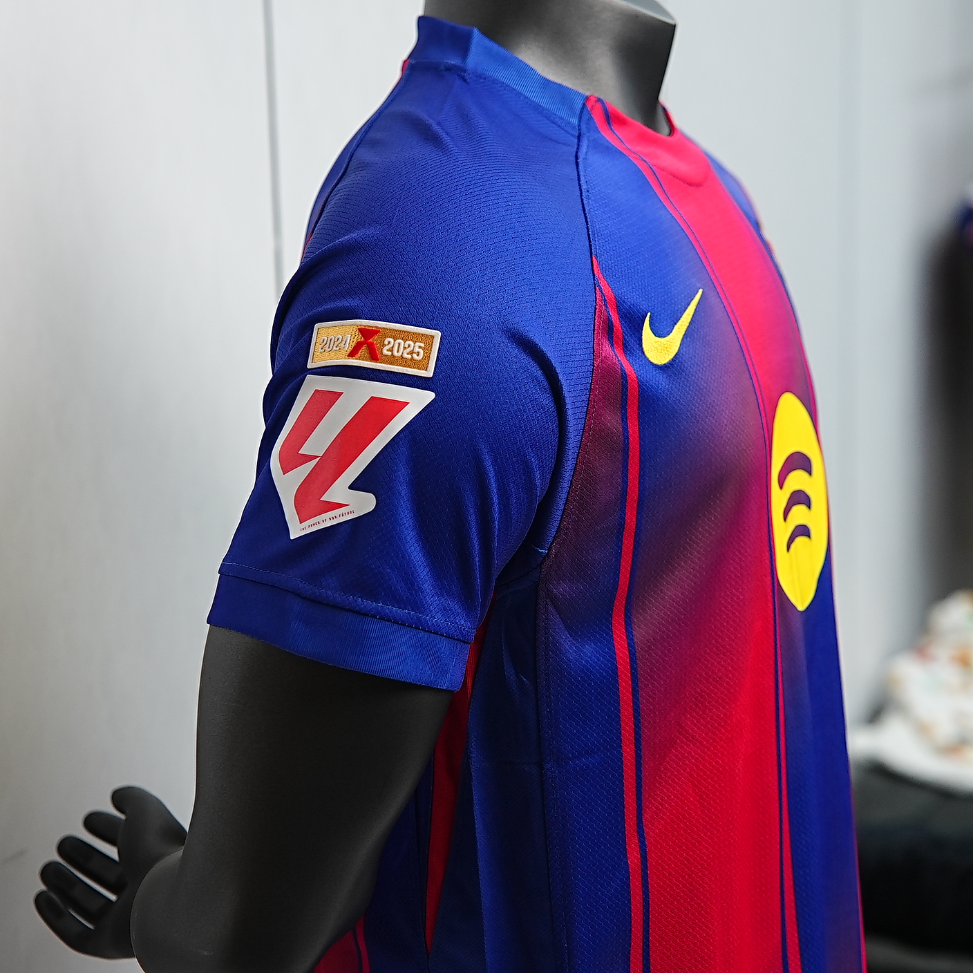 2025/2026 Barcelona Home Moisture-Wicking Short Sleeve Soccer Jersey （ Fan ）