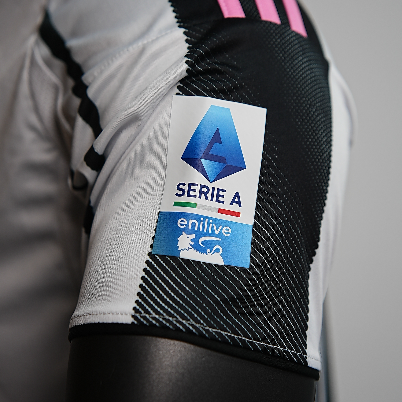 2025-2026 Juventus Home Short Sleeve Jersey (fan-version)