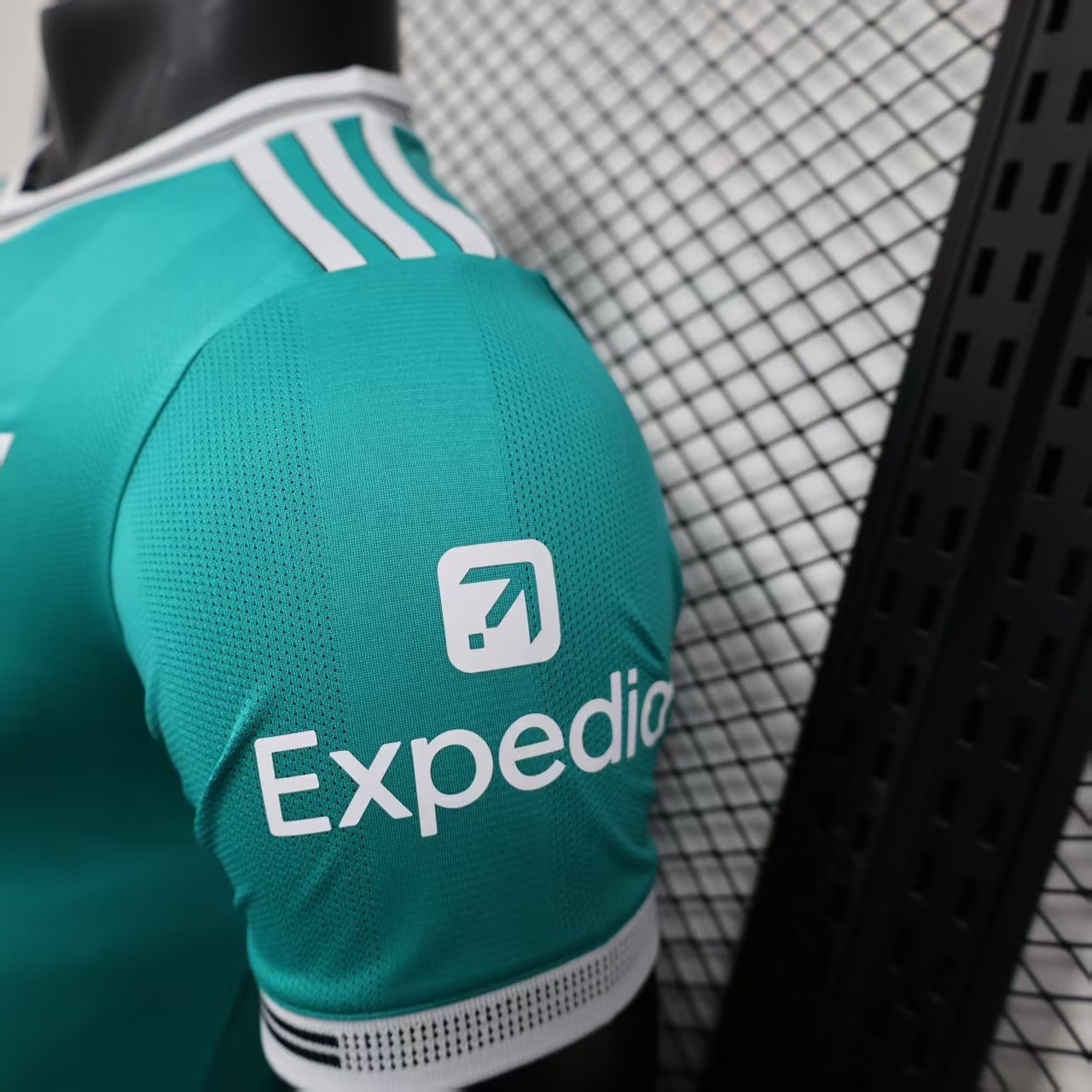 2025-2026 Liverpool season away green short-sleeve jersey (player-version)