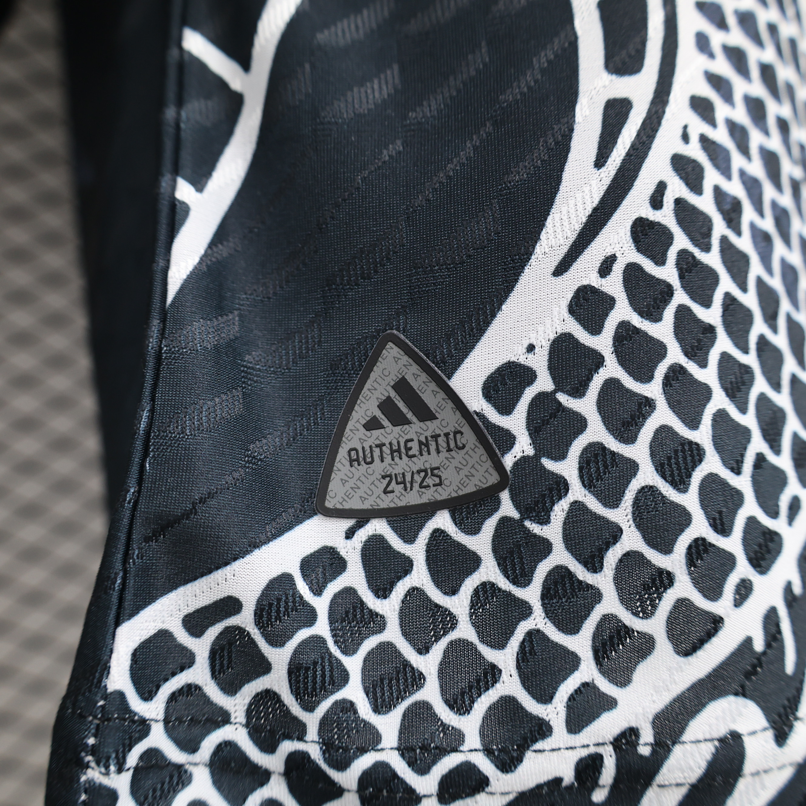 202/2025 Real Madrid Black Dragon Pattern Special Edition Short-Sleeve Jersey ( Player )